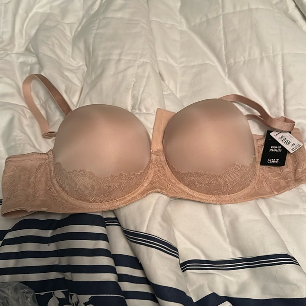 Torrid strapless/convertible bra - NWT 42B